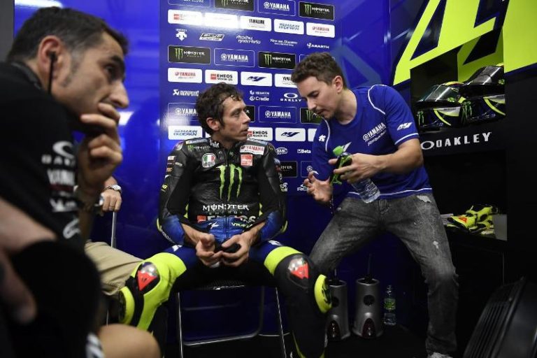 davide_brivio_mengungkap_fakta_mengejutkan_soal_sekat_di_garasi_valentino_rossi_dan_jorge_lorenzo-uxqW_large