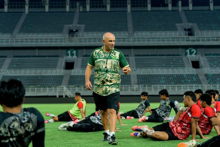 pelatih_persebaya_surabaya_bernardo_tavares-qBc7_large