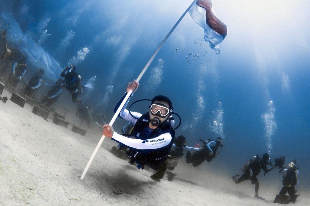 upacara_bawah_laut-Qg9r_large