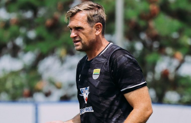 igor_tolic_ingin_persib_tampil_maksimal_lawan_persija_persibcoid-WHsM_large