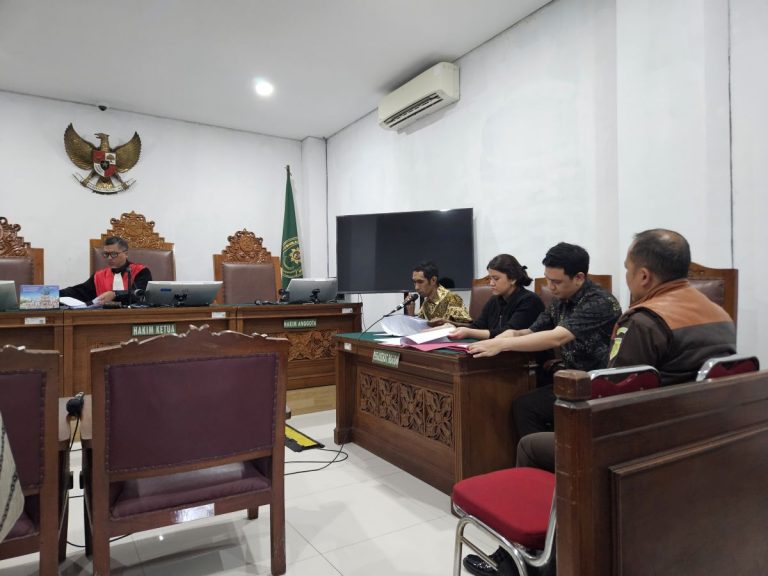 praperadilan_lodewyk_pusung-HYNy_large