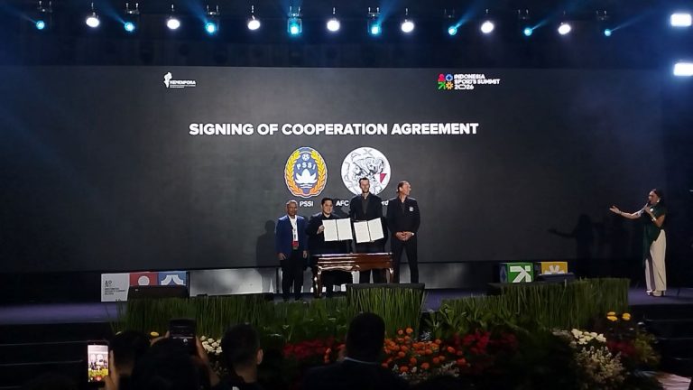 pssi_gandeng_ajax_satukan_program_pengembangan_sepakbola_indonesia-utkz_large