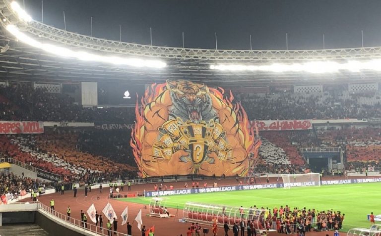 the_jakmania_siap_penuhi_sugbk_di_laga_persija_vs_persib_okezone-eHc5_large