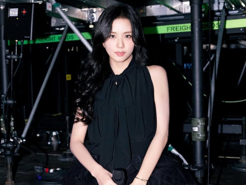 jisoo_blackpink-qfzK_large