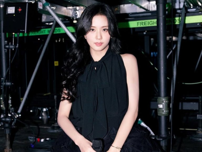 jisoo_blackpink-qfzK_large
