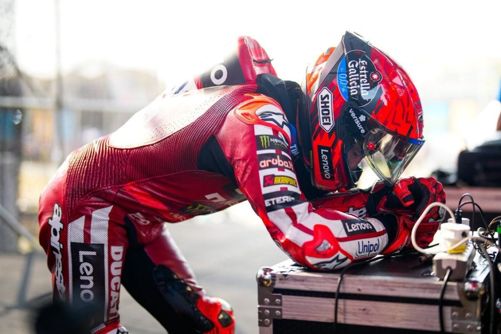 marc_marquez_hampir_tumbang_usai_menang_sprint_race_motogp_mandalika_2026-X7rQ_large