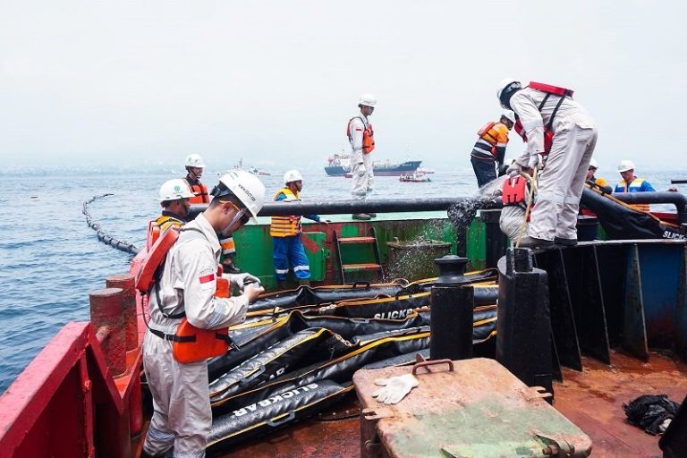 tumpahan_minyak-xDJN_large