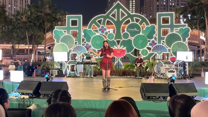 Key Issue: Amanda Caesa Buka MusicZone Okezone dengan Penampilan Anggun dan Memukau