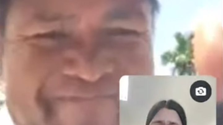 Viral – Mahasiswi Langsung Video Call Ayah yang Masih Jualan Es Keliling Usai Lulus Sidang Skripsi