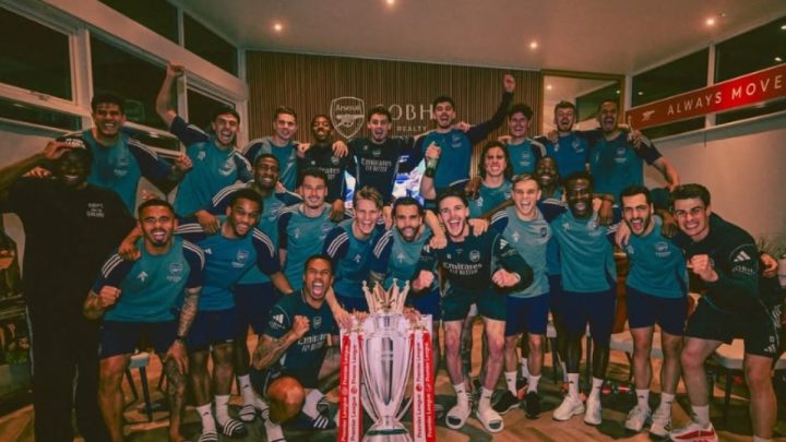 Historic Moment: Arsenal Segel Gelar Juara Liga Inggris Setelah 22 Tahun Menanti, The Gunners Berpesta di Stadion Emirates!