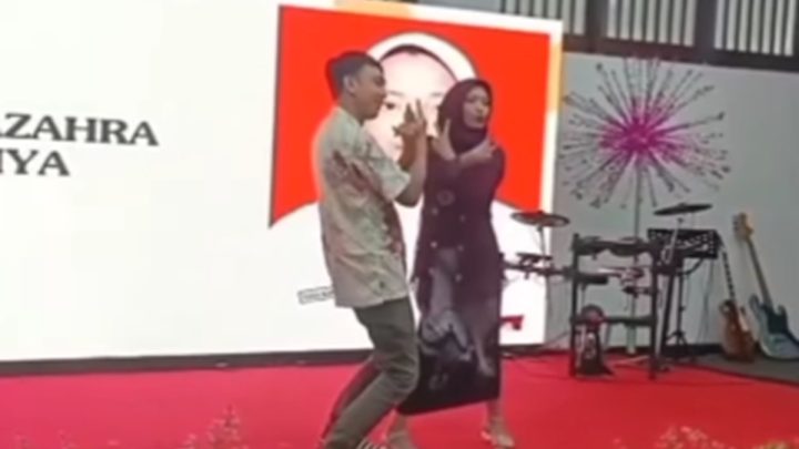 Solution For: Viral, Ayah Disangka Kakak saat Dampingi Putrinya Wisuda Gara-Gara Awet Muda