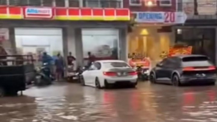 Banjir Rendam Exit Tol Andara – Lalu Lintas di Pondok Labu Tersendat
