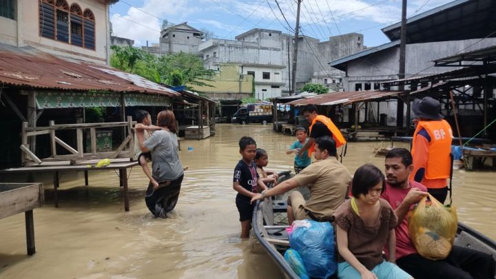 Kota Kendari Diterjang Banjir – 2 Warga Tewas