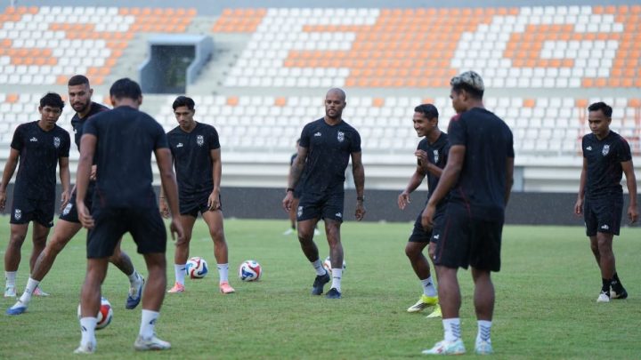 Facing Challenges: 8 Pemain Absen, Malut United Tetap Siap Hajar Borneo FC di Laga Pamungkas Super League 2025-2026!