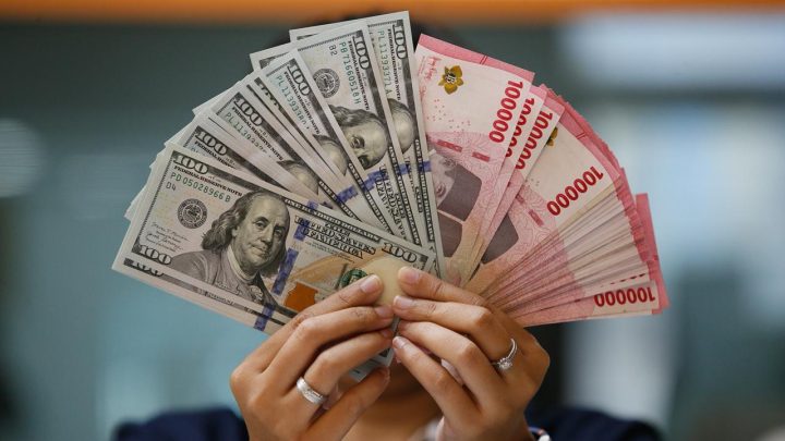 Historic Moment: Rakyat di Desa Bisa Jadi Korban Imbas Rupiah Melemah meski Tak Pakai Dolar AS