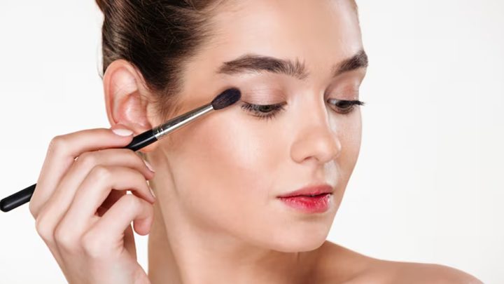 6 Tips Mudah Pilih Eyeshadow untuk Pemula – Biar Hasilnya Nggak Berantakan
