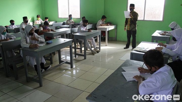 Berapa Sebenarnya Gaji dan Tunjangan Guru PNS? Ini Kisarannya