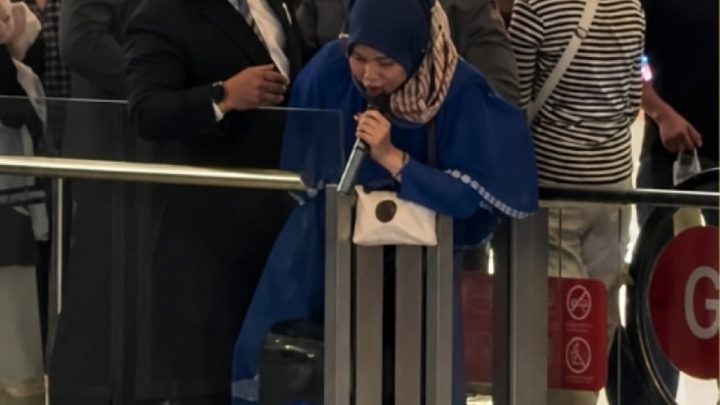 Viral! Ibu-Ibu Nekat Bawa Speaker dan Mic di Konser Afgan – Bikin Ricuh hingga Diamankan