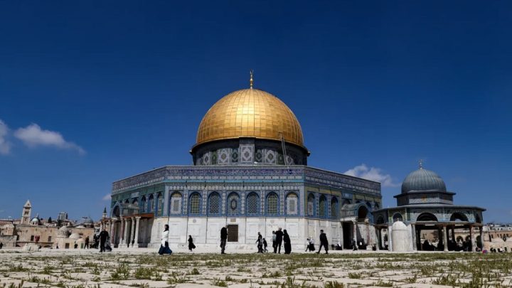 Ribuan Muslim Salat Iduladha di Masjid Al-Aqsa