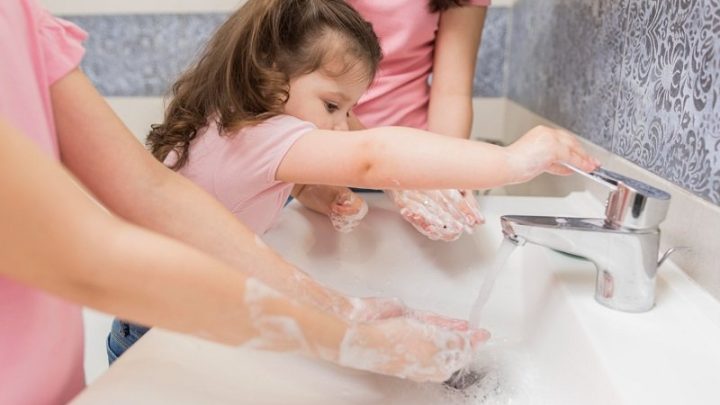 Bahaya Virus Mengancam si Kecil – Moms Wajib Lakukan Hal Ini!
