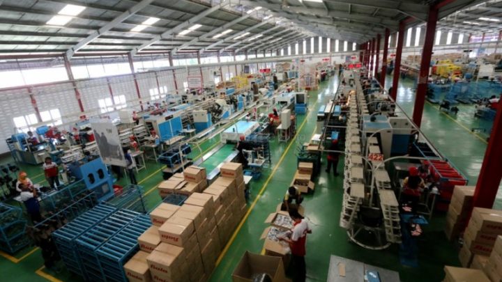 Special Plan: Rupiah Anjlok ke Rp17.600, Industri Terancam PHK hingga Tutup Pabrik