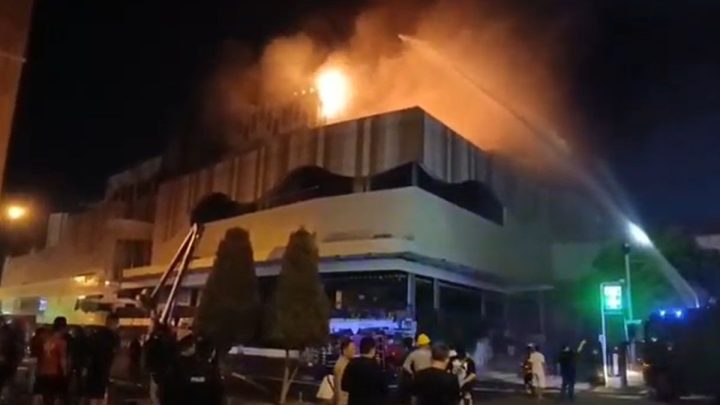 Megamall Manado Kebakaran Hebat – 1 Orang Tewas Terjebak