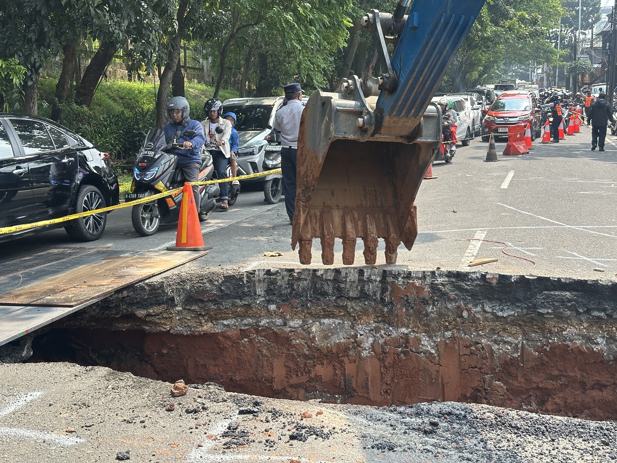 Jalan Raya Lenteng Agung Ambles – Ini Jalur Alternatif yang Bisa Digunakan