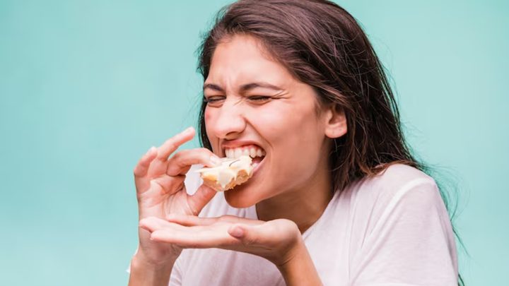 Jangan Malas Mengunyah Makanan – Dampaknya Bisa Sampai ke Lambung!
