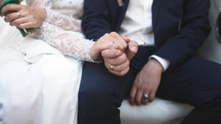 Facing Challenges: Deretan Tradisi Pernikahan Paling Nyeleneh di Dunia, Meludahi Pengantin hingga Pura-Pura Diculik