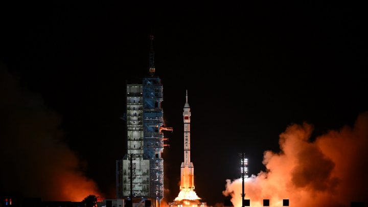 Solution For: China Luncurkan Misi Shenzhou-23, Bawa Astronot Tinggal di Orbit Setahun Penuh