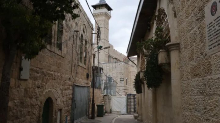 Special Plan: Pasukan Israel Tutup Masjid Ibrahimi di Hebron, Jamaah Dipaksa Keluar
