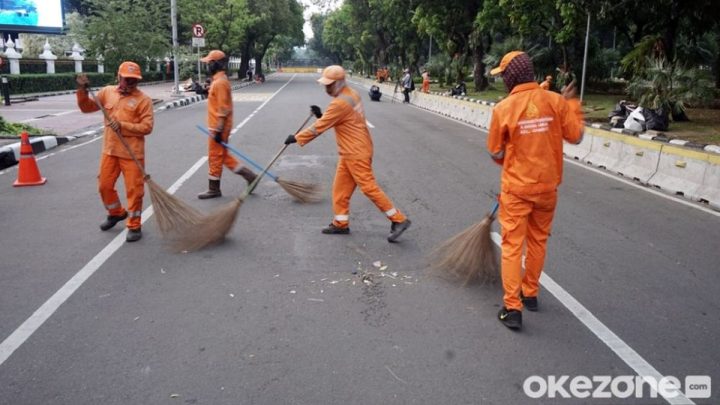 Key Strategy: Berapa Kisaran Gaji Petugas Sapu Jalanan di Indonesia?