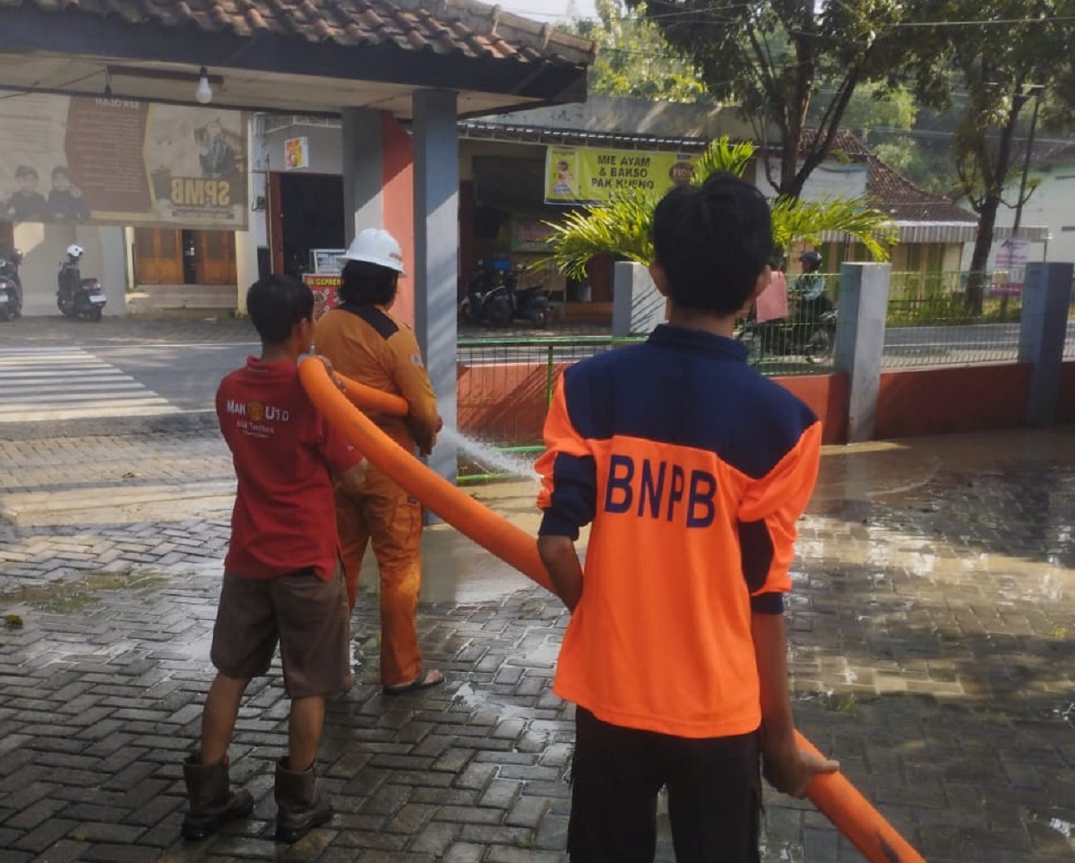 Hujan Deras – Banjir Rendam Puluhan Rumah dan Dua Sekolah di Blora