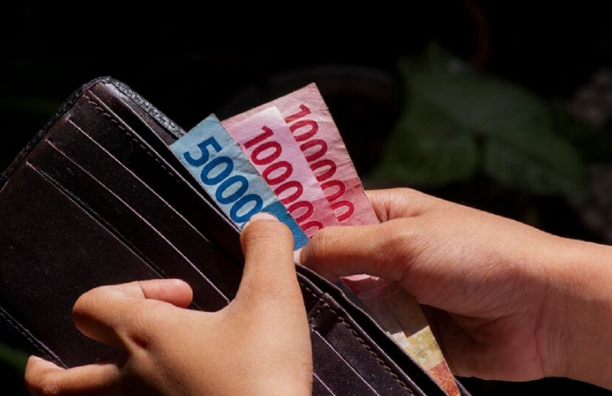 Rupiah Sempat Tembus Rp17.900 per Dolar AS – Defisit Neraca Pembayaran Disorot