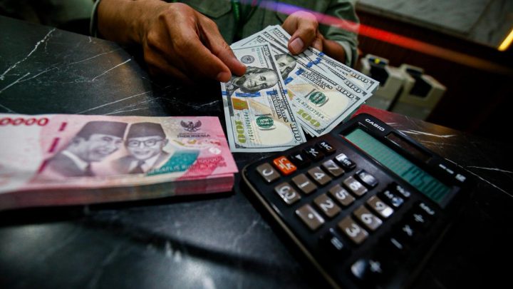 Pengusaha Mulai Naikkan Harga Barang Imbas Rupiah Anjlok ke Rp17.600 per Dolar AS