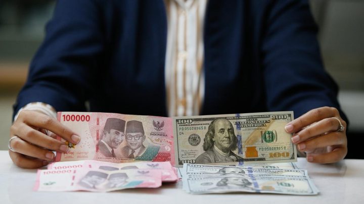Rupiah Makin Anjlok! Melemah ke Rp17.661 per Dolar AS