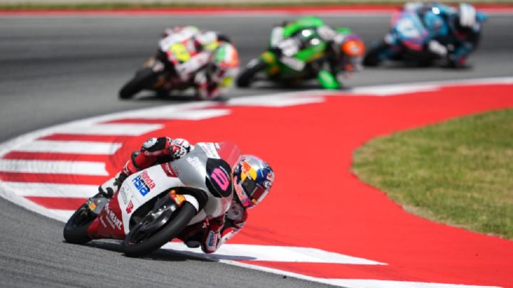 Adu Top Speed Pembalap Muda Veda Ega Pratama dengan Hakim Danish di Moto3