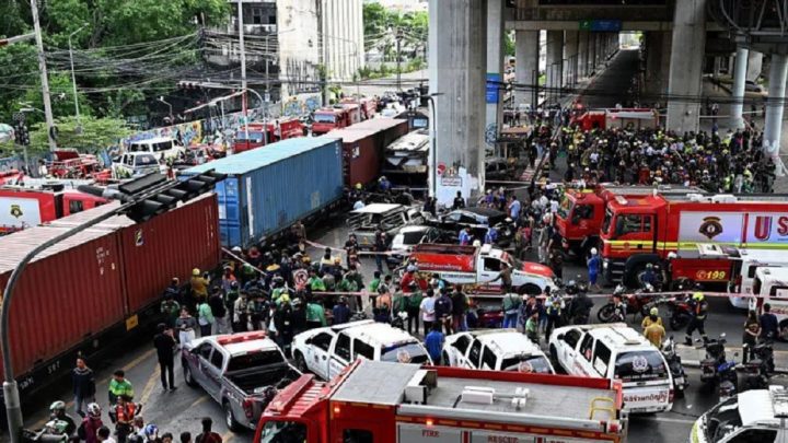 Kereta Tabrak Bus Tewaskan 8 Orang – Masinis Terbukti Positif Narkoba