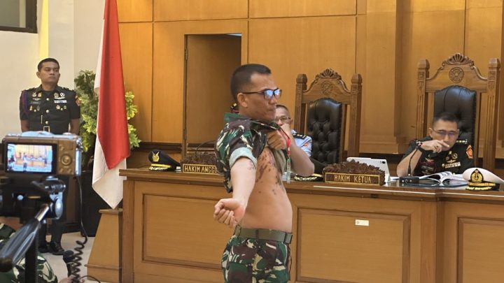 Momen Terdakwa Penyiram Andrie Yunus Tunjukkan Bekas Cairan Pembersih Karat di Tubuh