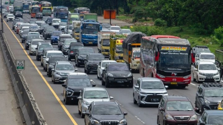 Special Plan: Tol Japek Padat Pagi Ini, Contraflow KM 23-28 Diberlakukan