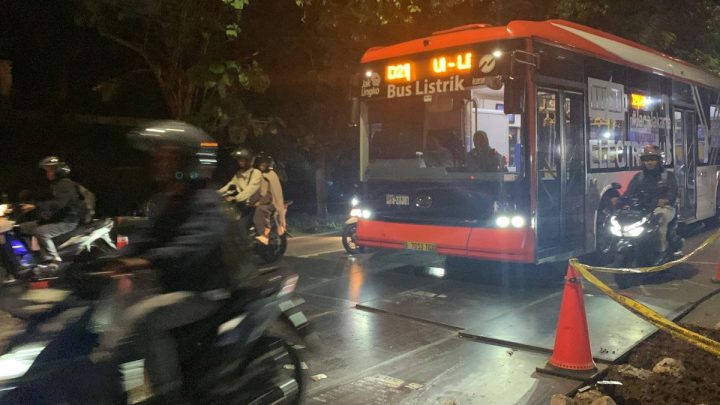 Jalan Amblas di Lenteng Agung Selesai – Transjakarta Kembali Beroperasi Normal
