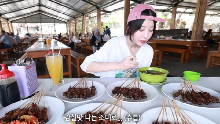 What Happened During: Viral Food Vloger Tzuyang Pecahkan Rekor Makam 110 Sate Maranggi Sekaligus
