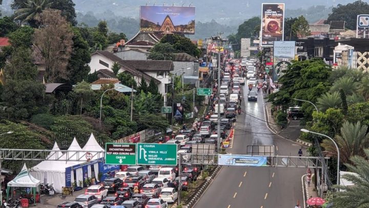 Special Plan: Libur Idul Adha, Polisi Terapkan One Way Arah Jakarta di Jalur Puncak Siang Ini