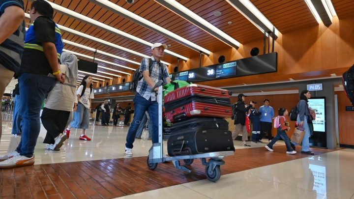 Harga Tiket Pesawat Bakal Naik Imbas Rupiah Melemah Nyaris Rp18.000 per Dolar AS