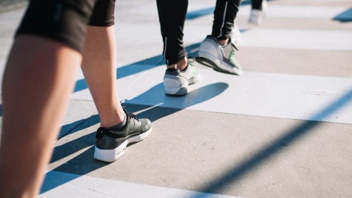 Jalan atau Lari? Mana yang Lebih Baik untuk Turunkan Berat Badan?