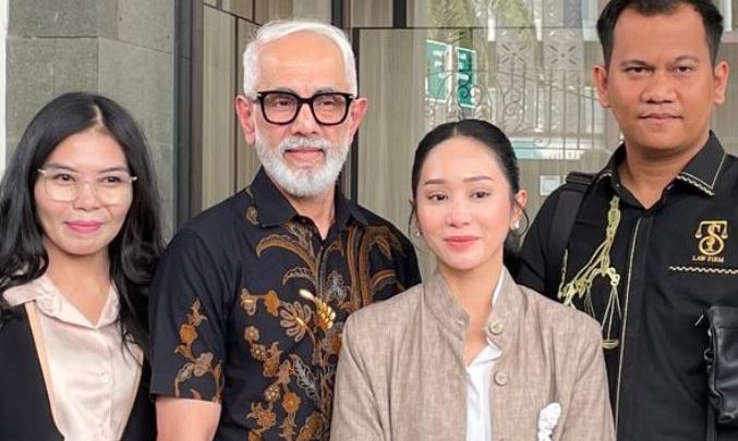 Facing Challenges: Bunga Zainal Akui Rumah Tangga Nyaris Retak Imbas Kasus Penipuan Cek Kosong Suami: Ribut Panjang!