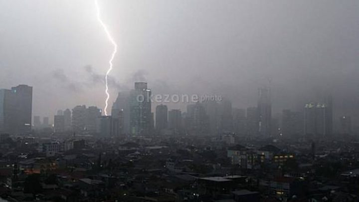 Prakiraan Cuaca Jakarta di Akhir Pekan: Diguyur Hujan Ringan
