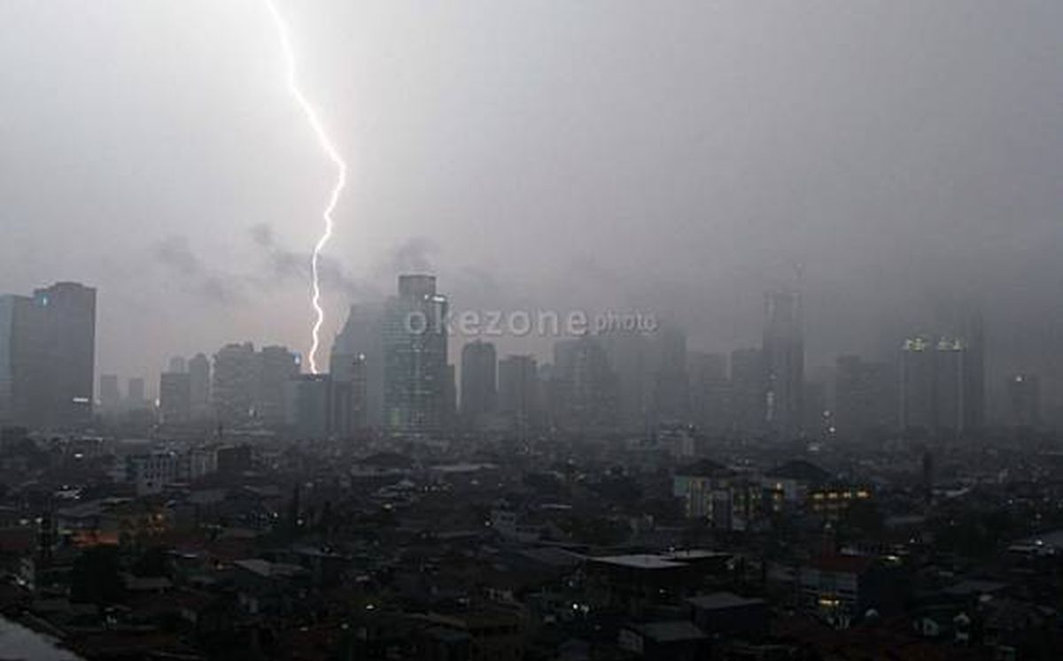 Prakiraan Cuaca Jakarta di Akhir Pekan: Diguyur Hujan Ringan