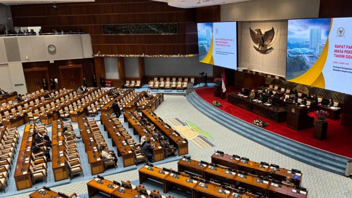 Topics Covered: Tok! DPR Sahkan Revisi UU P2SK, Atur Surat Utang Danantara hingga Pusat Finansial Internasional