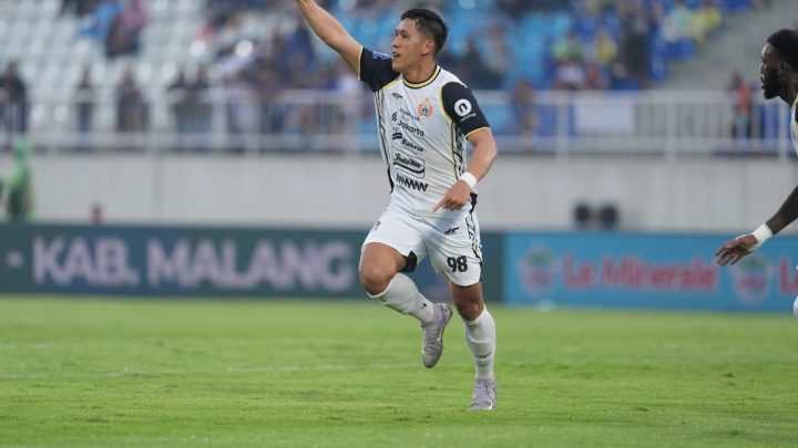 What Happened During: Persija Jakarta Resmi Perpanjang Kontrak Eksel Runtukahu